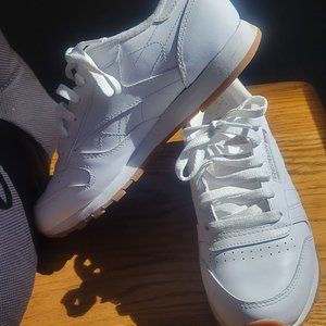 REEBOK CLASSIC LEATHER SNEAKER - WOMEN'S SIZE 8